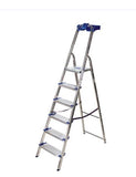 Escabeau aluminium 8 marches sur fond blanc