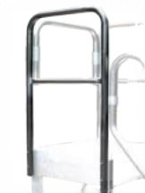 Garde-corps latéral largeur 60 cm pour échelle escabeau sur fond blanc